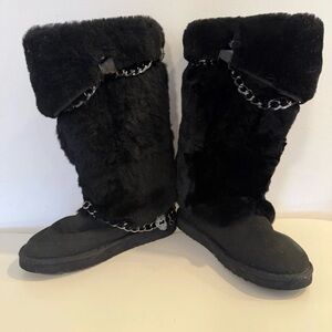 New! Australia Luxe Black
Shearling Chain High Boot Size 7